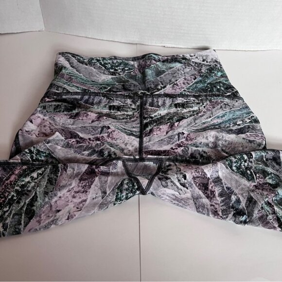 Lululemon   * Train Times Pant 25"  leggins Springscape Multi / Obsidian EUC - Picture 15 of 15